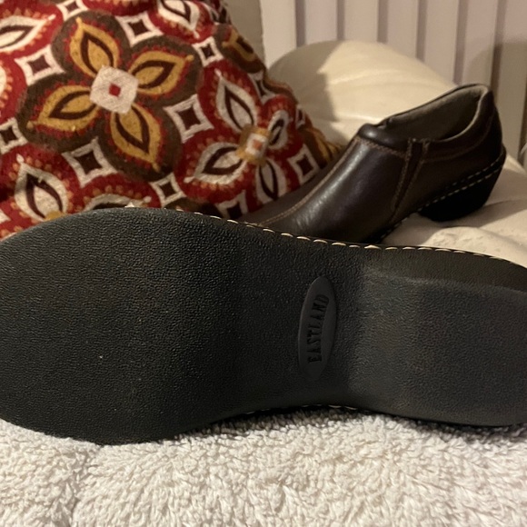 Eastland Women’s Amore Dark Brown Leather Slip-On Loafers - Picture 3 of 7